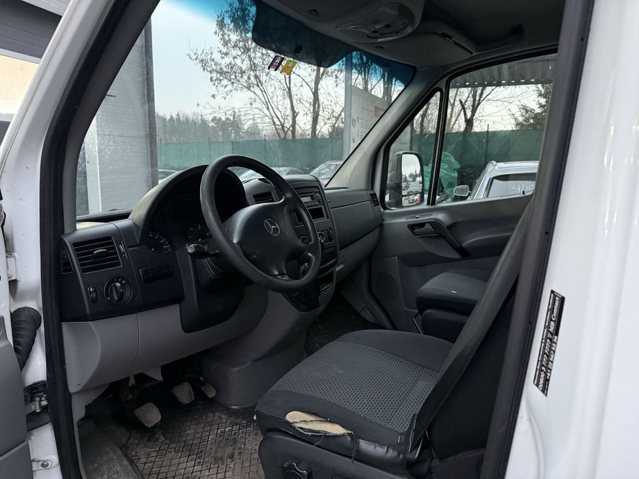 Wynajem Najem Mercedes Sprinter kontener 8 palet bus