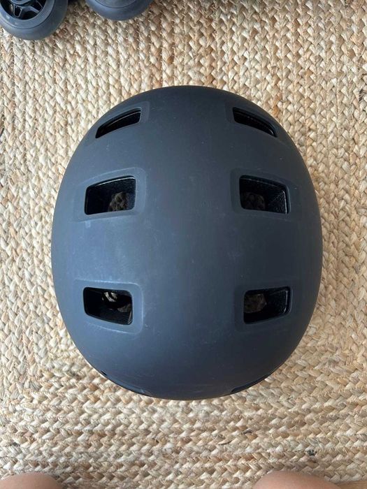 Patins Novos com capacete e proteções