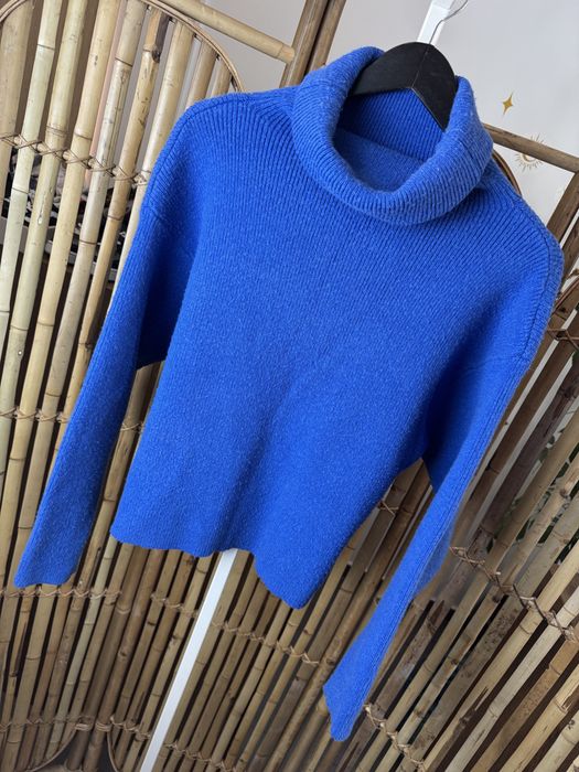 Chabrowy sweter z golfem