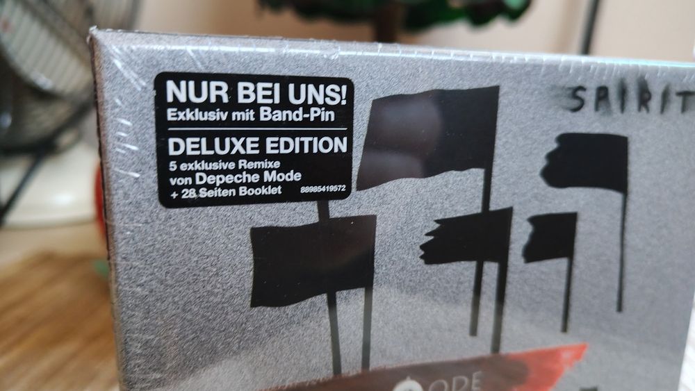 Depeche mode Spirit de lux , przypinka Nowa.