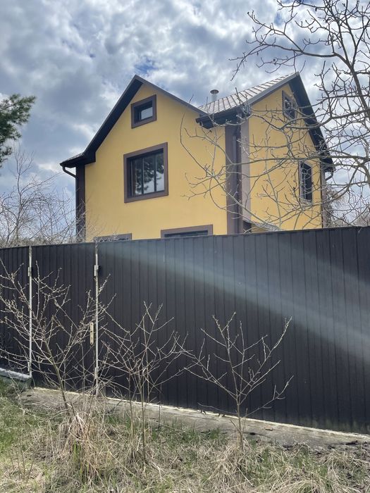 Продається дачний будинок на березі Канівського водосховища