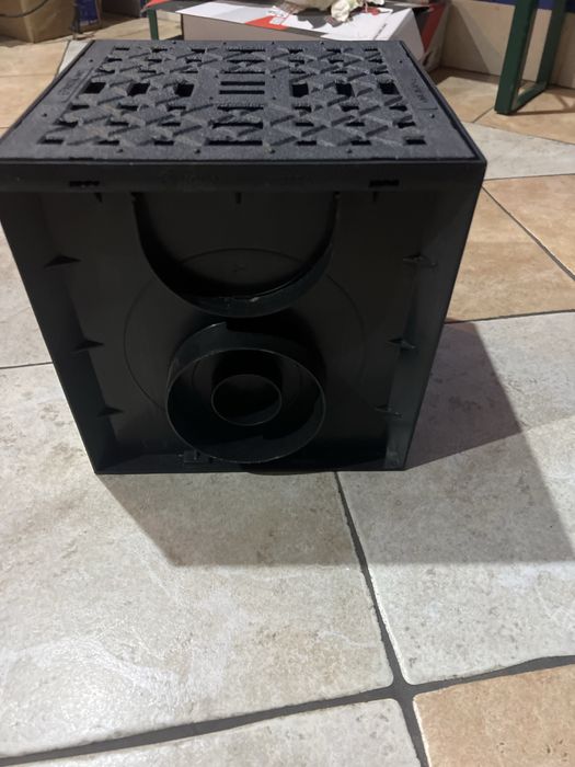 Studzienka plastikowa 250x250 z koszem i pokrywą