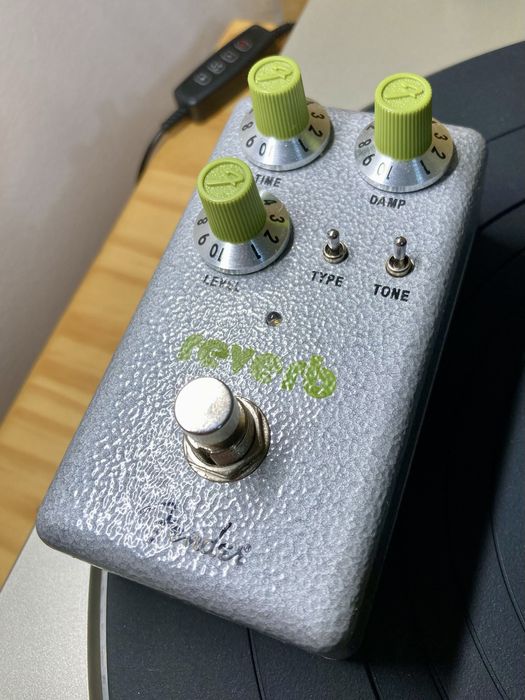 Pedais Fender, Mooer…