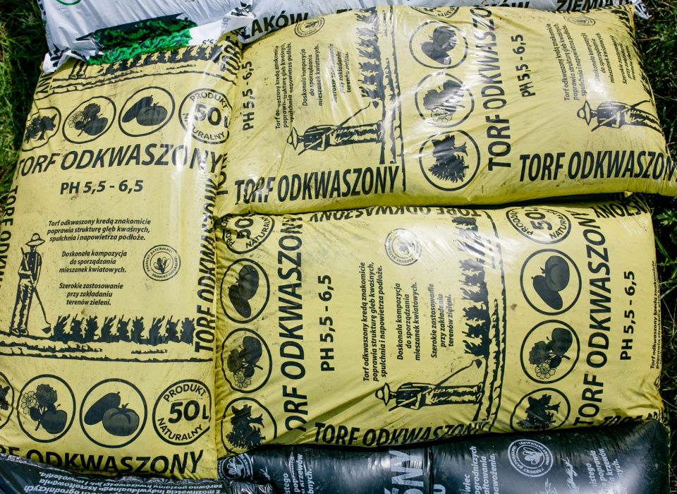 Torf Odkwaszony Ziemia ogrodowa kora nawóz obornik humus iglaków
