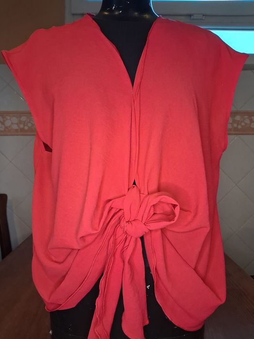Blusa c laço.. ZARA 2025