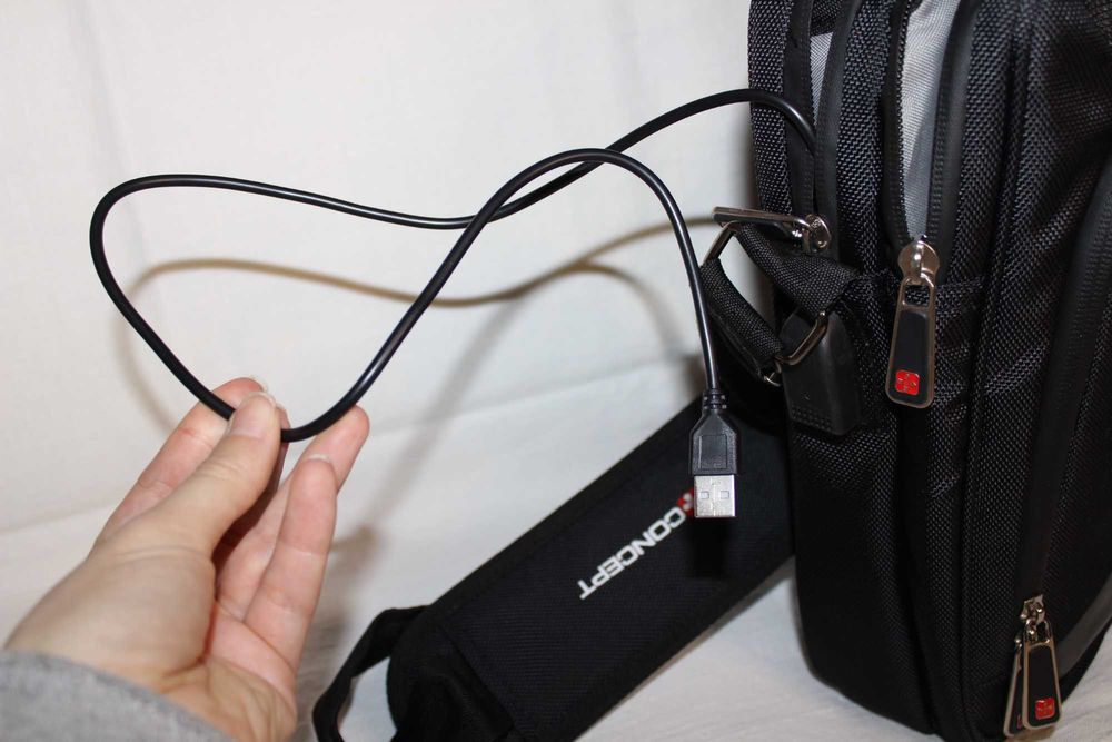 Сумка для ноутбука черная 16 дюйм с USB портом