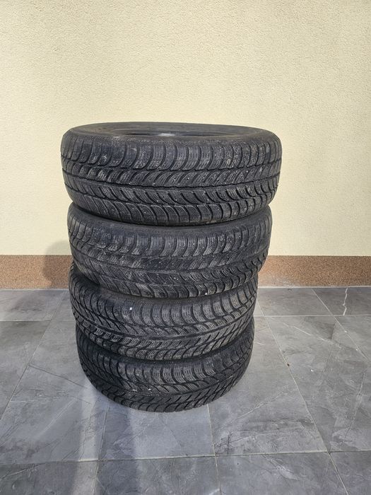 Cztery opony zimowe Dębica Frigo rozmiar  195/65/15