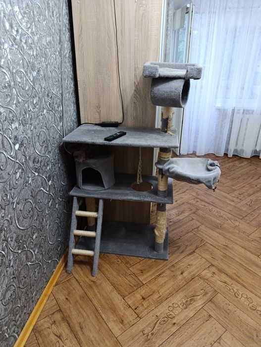 Комплекс ,дряпка для котів б/у