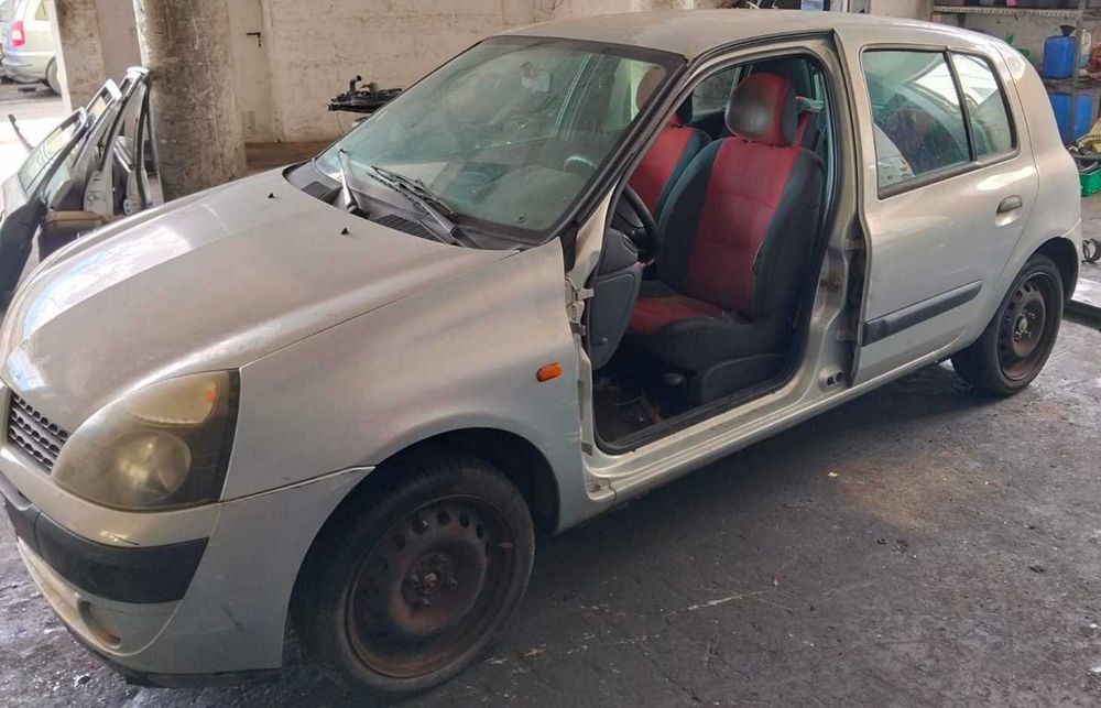 Renault Clio para peças