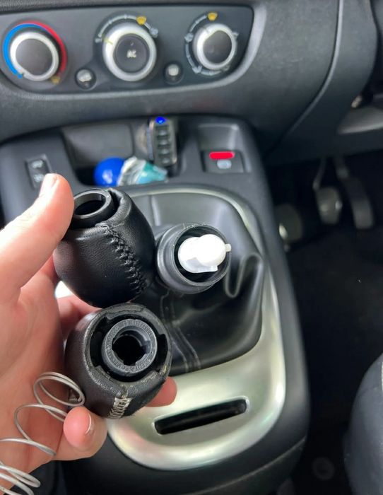 Punho Manete Mudanças (Pele) - Renault Megane III, Scenic, Laguna