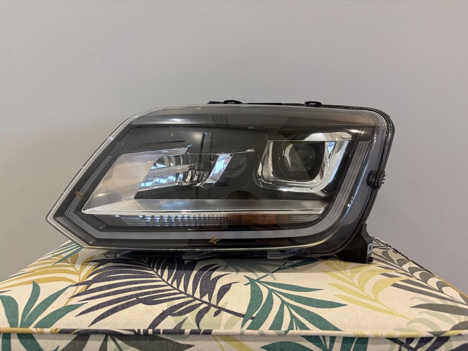 VW Amarok lampa lewa przednia reflektor Valeo 2H3941031B