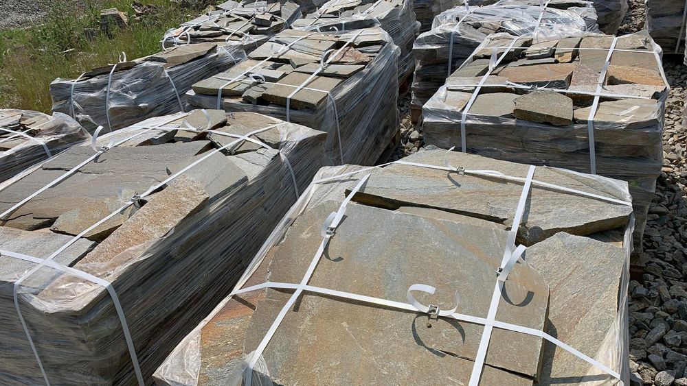 Kora kamienna Gnejs szary grys granitowy kamień ogrodowy granitowa