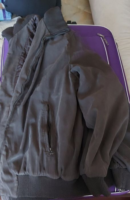 5 casacos pretos e castanhos