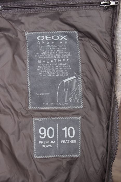 Geox пуховик, 90% пух білої качки. Розмір 50, колір какао