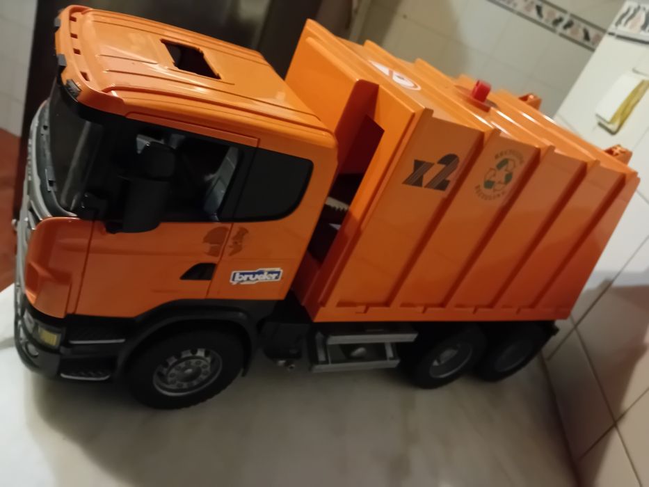 Camião Escala 1:16 ( Com Peça em Falta  )