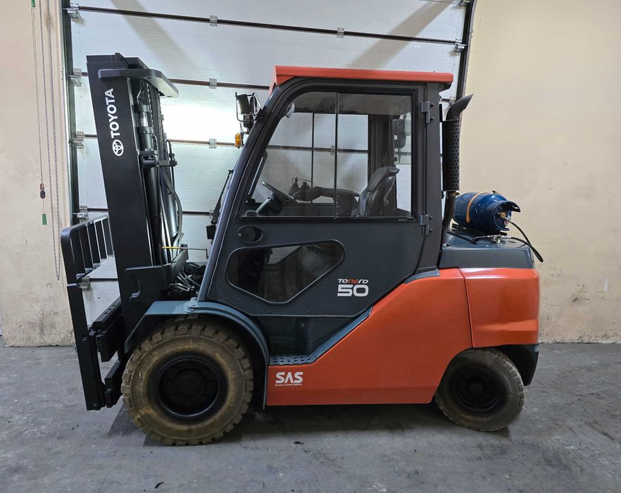 Навантажувач вилковий, газовий Toyota 5 тонн/ Погрузчик вилочный