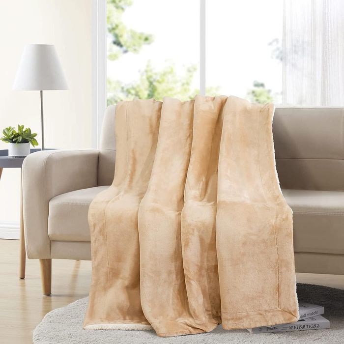 Fluffy Throw Blanket - Soft Plush - 130x160cm Beige JOTOM