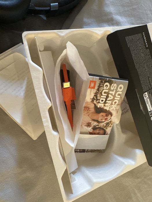 JBL LIVE775NC Headphones