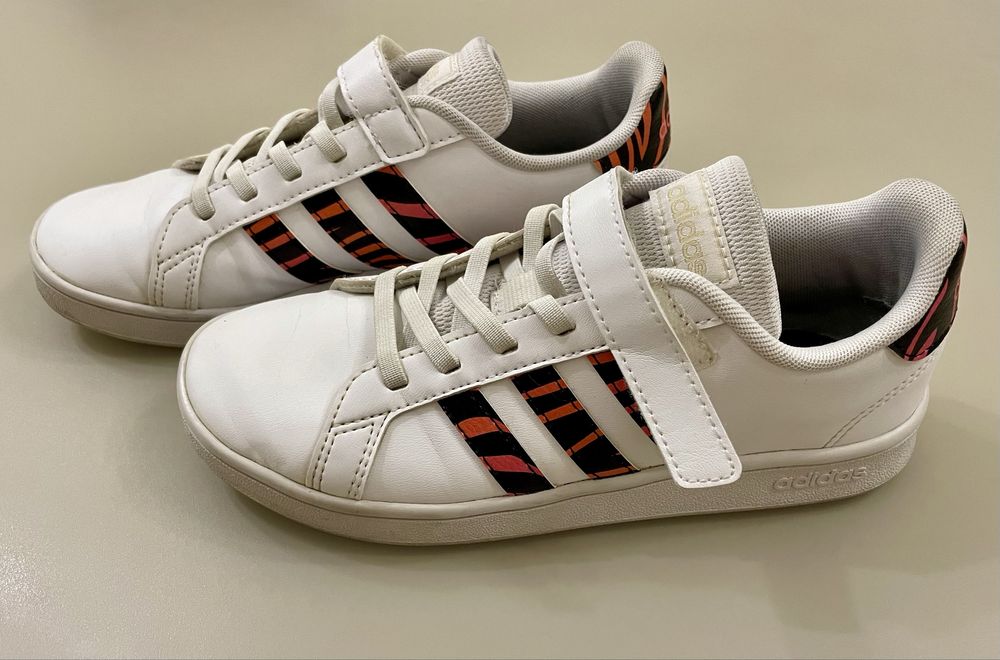 Кросівки фірмові adidas  35 розмір