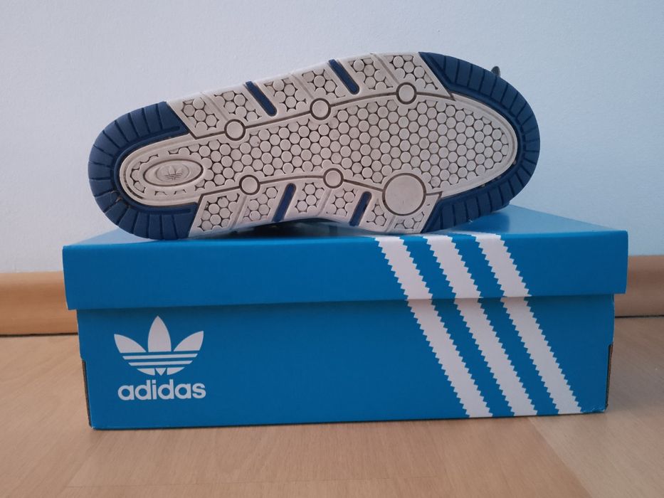 Buty Adidas model adi 2000