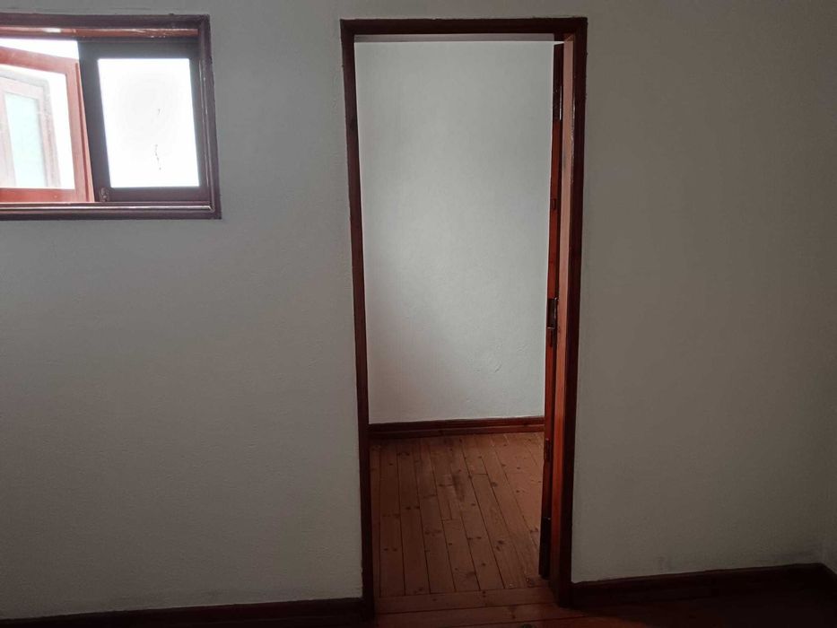 Vende-se Moradia