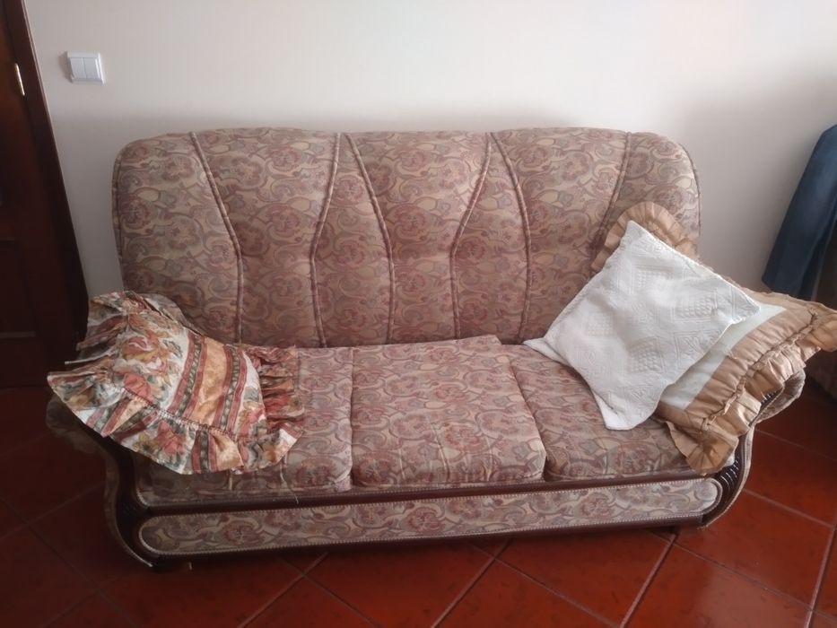 Conjunto  sofás,  sofá  cama e dois  individuais