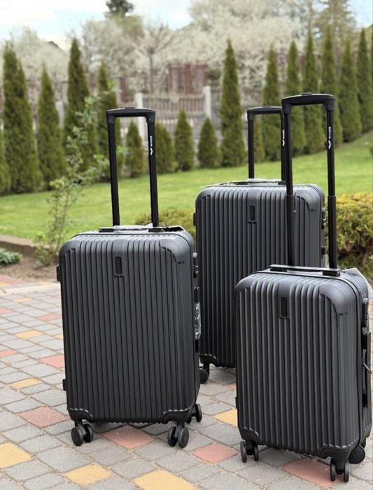 Чемодан вализа 4 колесны Цвета на выбор Валіза дорожная