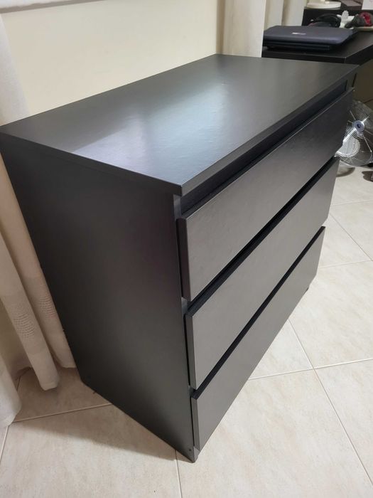 Cómoda ou mesa de cabeceira Ikea preta