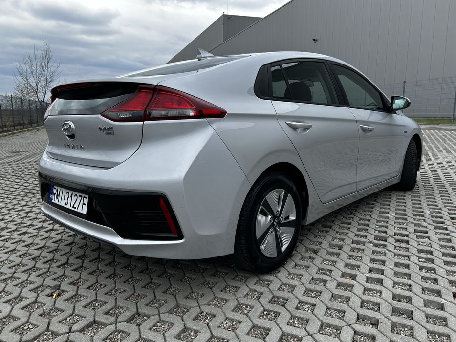 Hyundai Ioniq hybrid blue