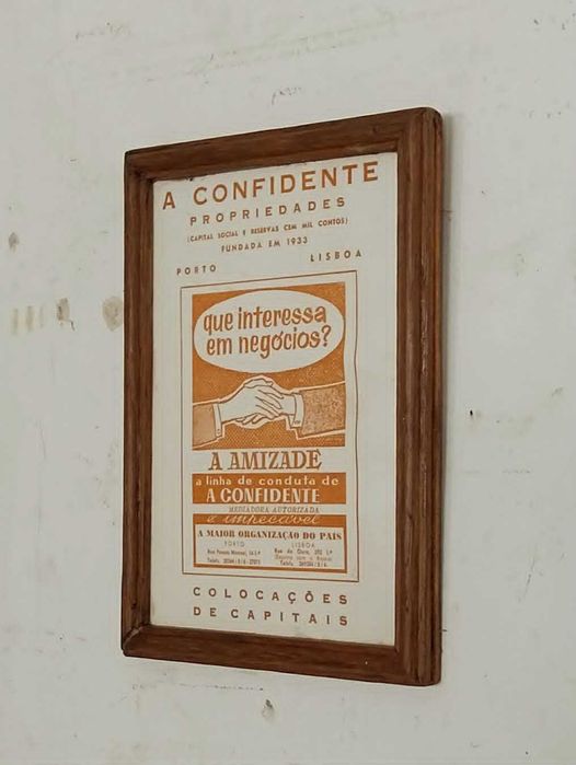 Antigo Cartaz Publicitário "A CONFIDENTE" emoldurado. Artigo de Coleção!
