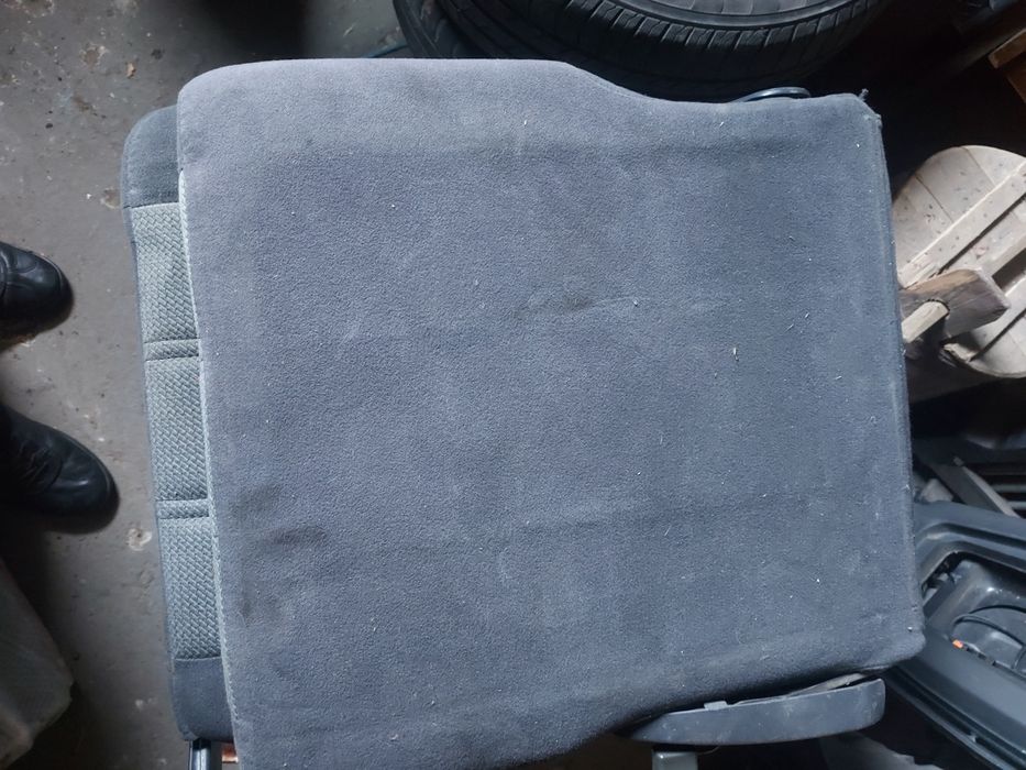 Крісло автомобільне