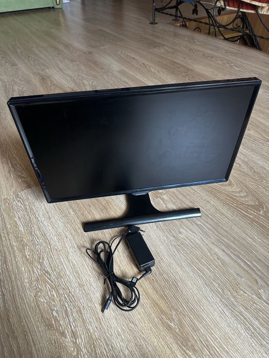 Samsung 24” LED монітор S24E390HL (Full HD, HDMI/VGA) — гарний стан