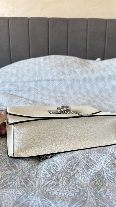 Сумка DKNY біла,через плече