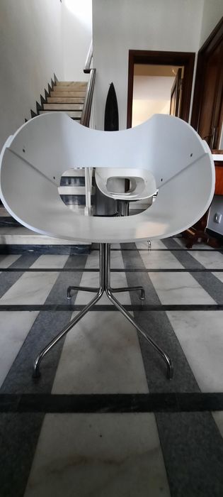 Conjunto de três cadeiras design em madeira e metal