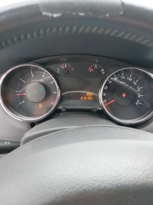 Продам Пежо 5008