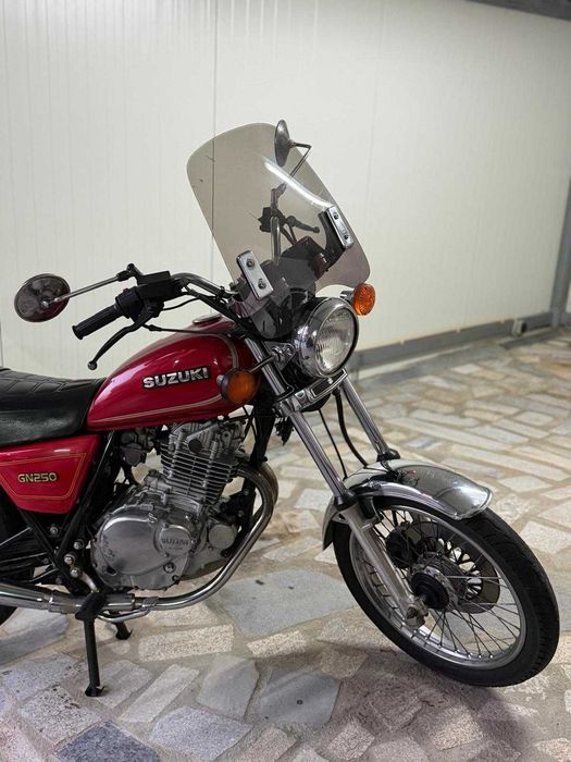 Suzuki GN 250 + extras