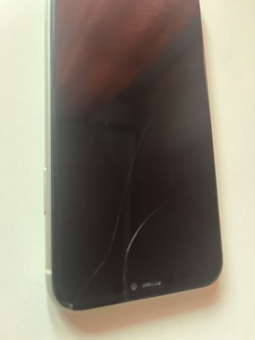iPhone 11, б/у, з пошкодженням дисплея та задньої кришки