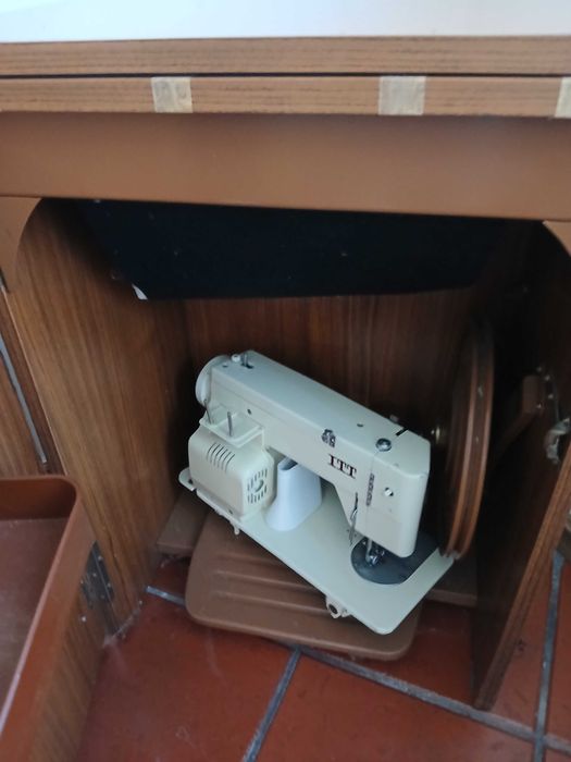 Maquina costura com móvel