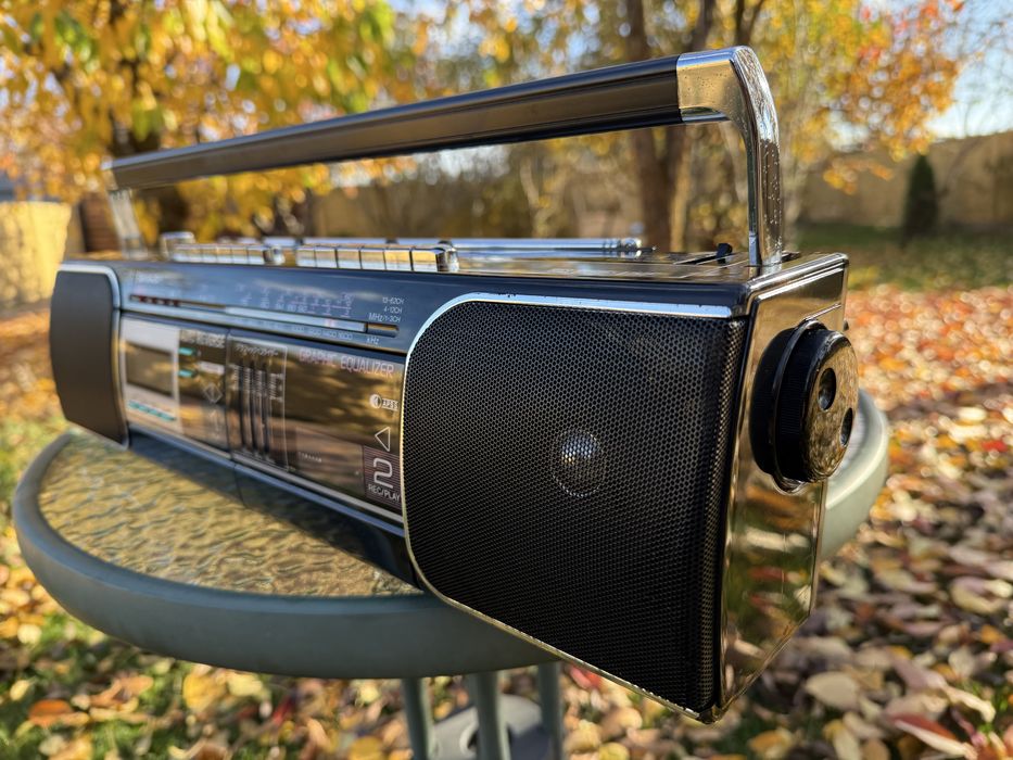 Продам магнитолу SHARP QT-Y14