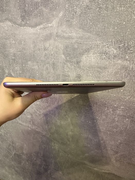 Ipad 5 32 gb з сім картою в гарному стані. Bypass. Аккум 93%