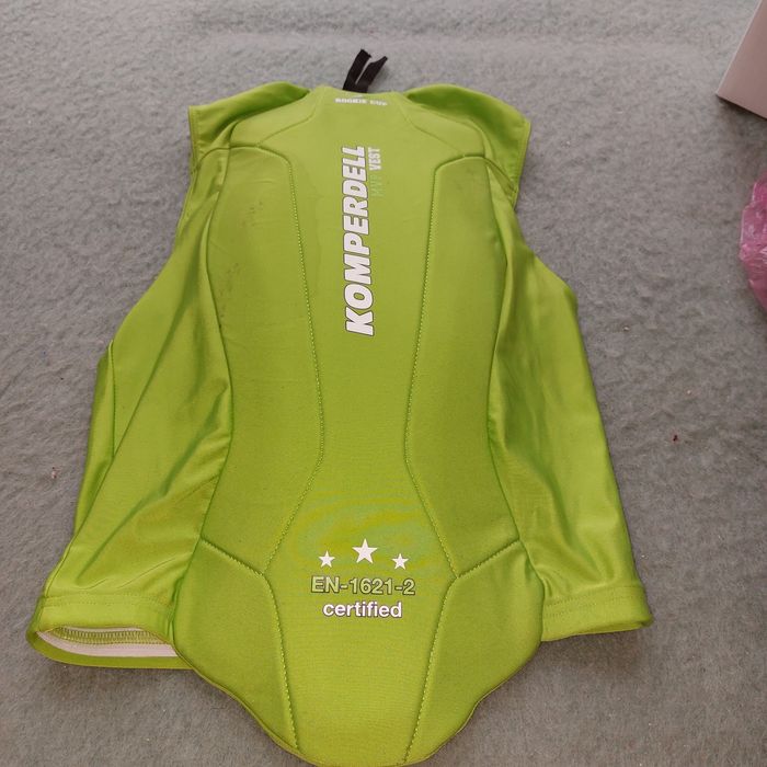 Захист для спини жіночий S і дитячий 140 розмір