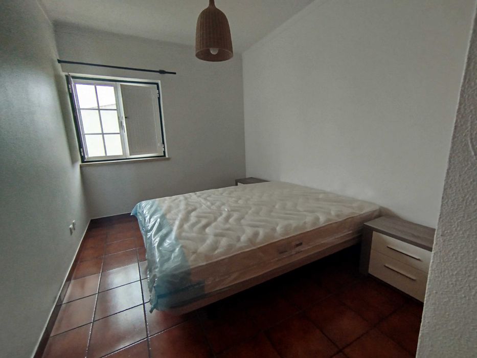 Aluga-se t2 com mobília