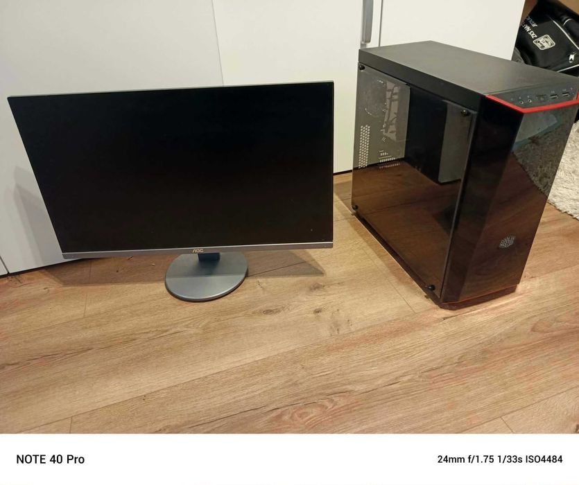 Komputer stacjonarny razem z monitorem