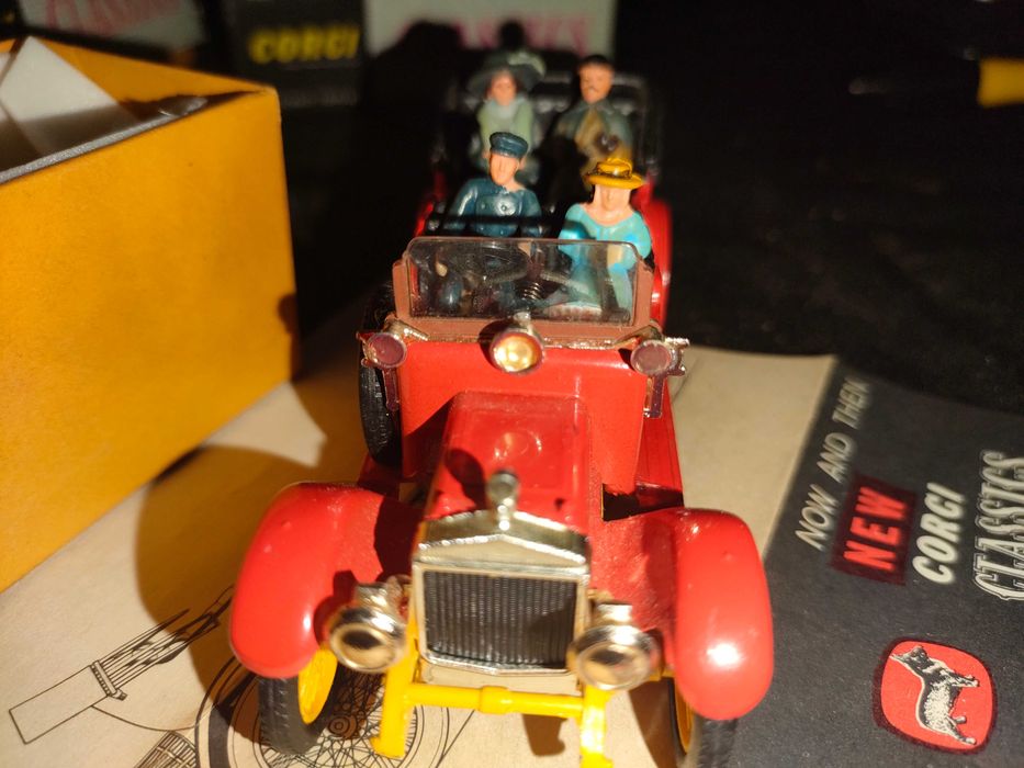 Duas miniaturas Corgi classic