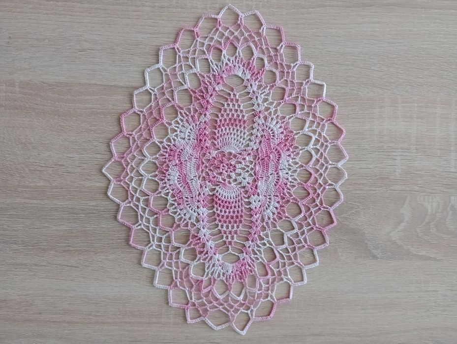 Serwetka szydełkowa 24x32 cm