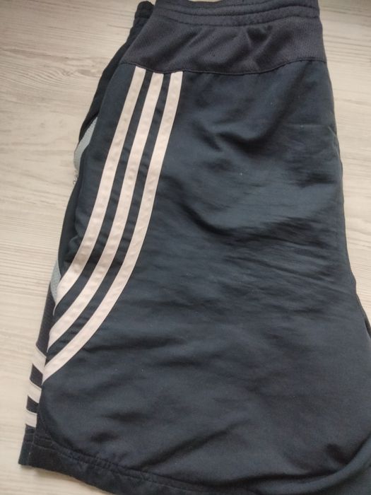 Оригінальні шорти бренду adidas