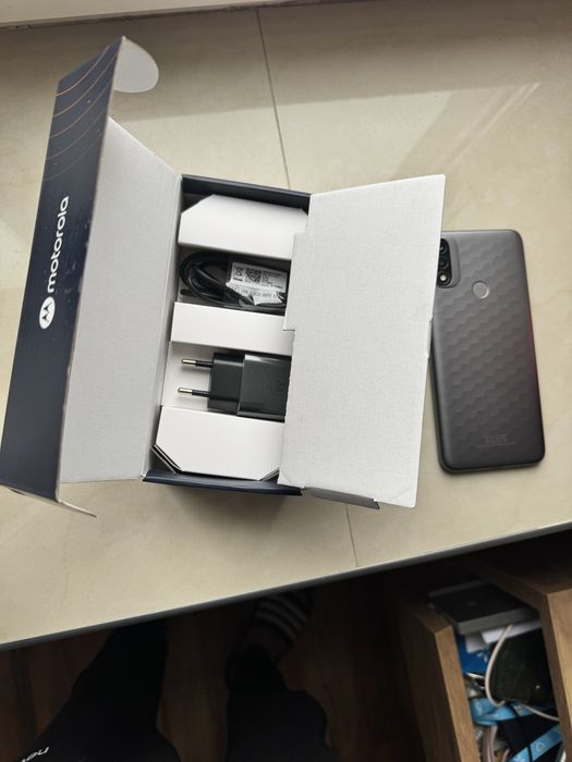 Мобільний телефон Motorola e20