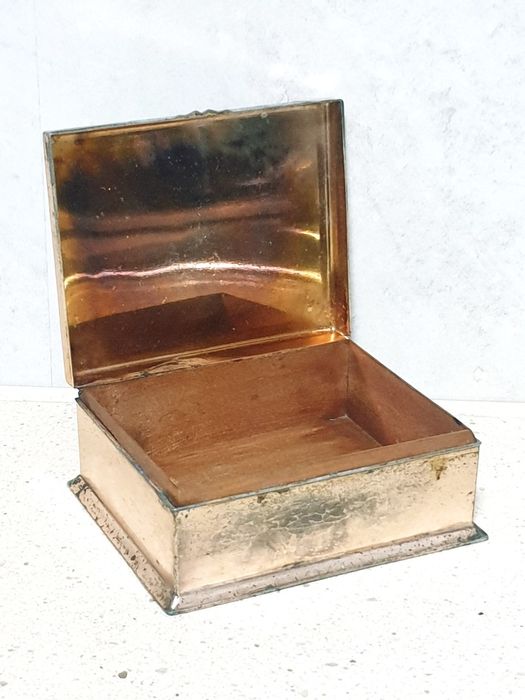 Antiga caixa cigarreira de mesa
