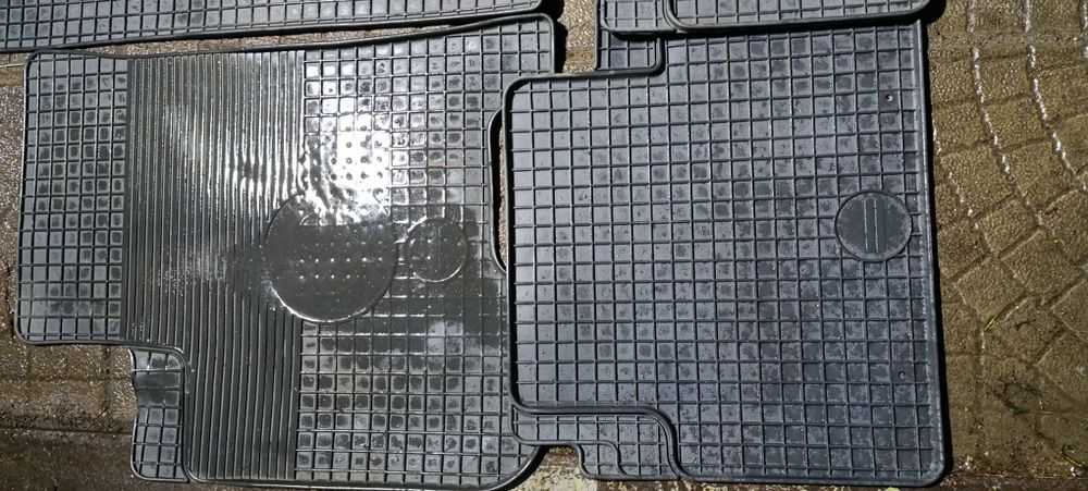 Продам коврики универсальные