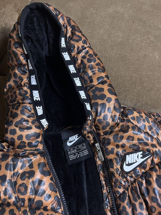 Оригінал Nike дитяча курточка леопардова, ідеальний стан
